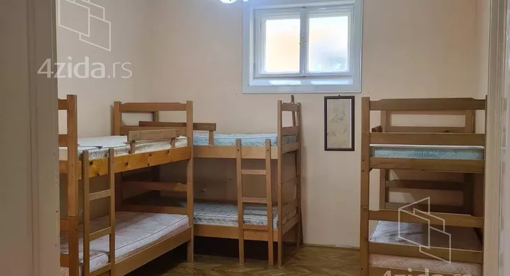 Poslovna zgrada | 4zida