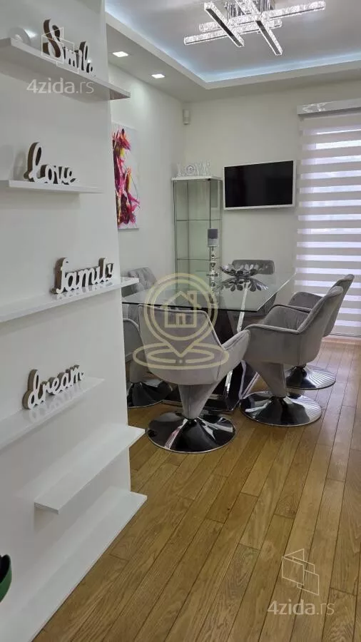 Petosoban stan | 4zida