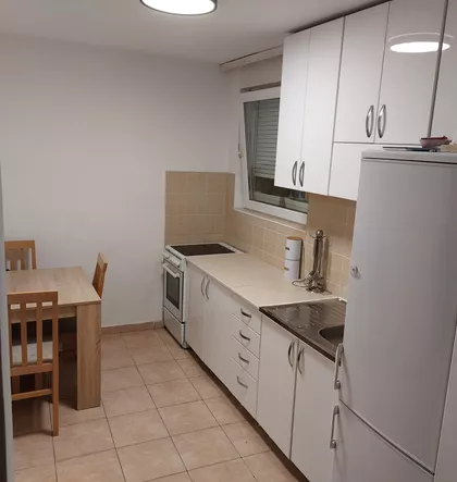 Učiteljsko Naselje | 4zida.rs