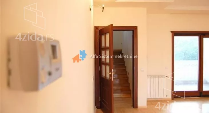 Šestosoban stan | 4zida