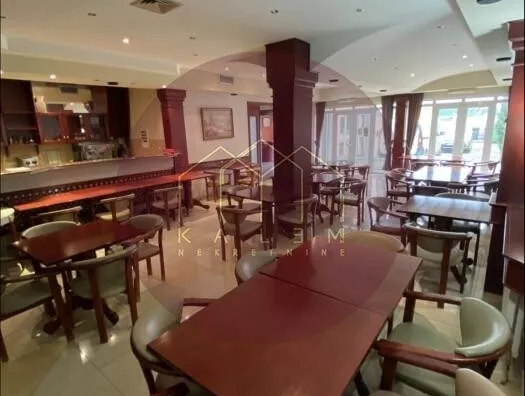 Poslovna zgrada | 4zida