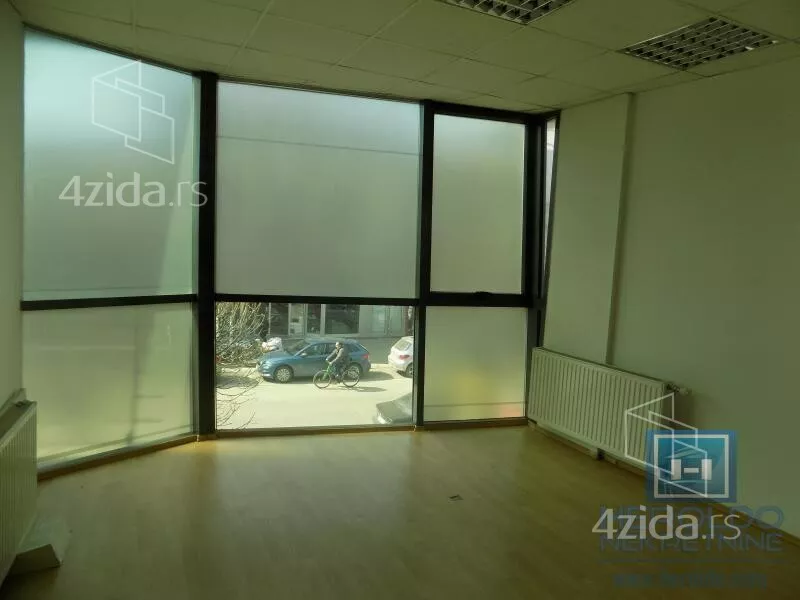 Poslovna zgrada | 4zida