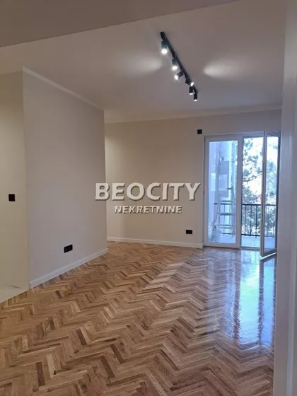 Petra Drapšina | 4zida.rs