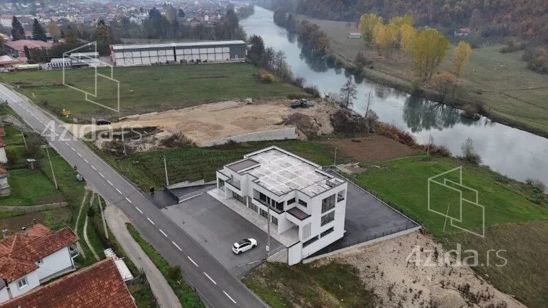 Poslovna zgrada | 4zida