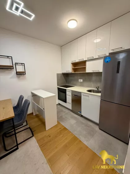 LAZE NANČIĆA | 4zida.rs