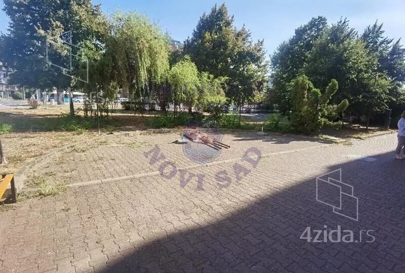 Lokal | 4zida