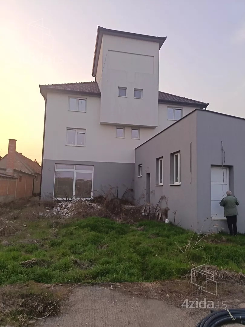 Poslovna zgrada | 4zida