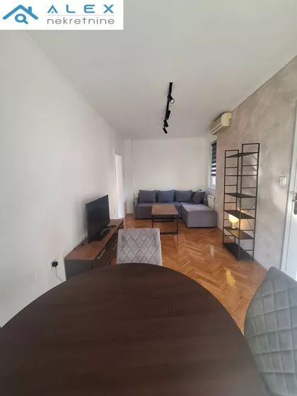 Jovana Hranilovića | 4zida.rs