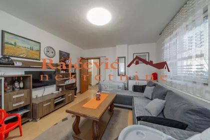 Milana Vujovica | 4zida.rs