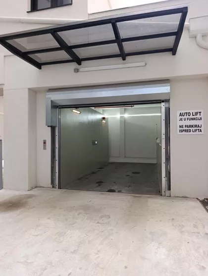 Dušanov Bazar | 4zida.rs