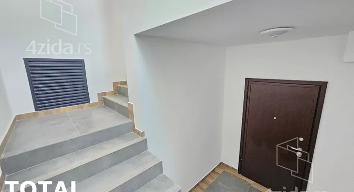 Šestoiposoban stan | 4zida