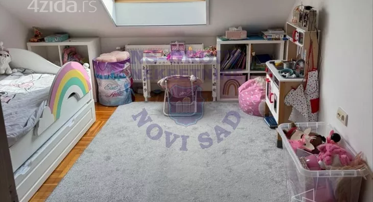 Četvoroiposoban stan | 4zida