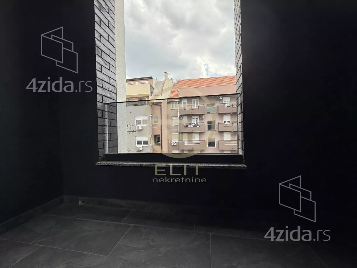 Šestosoban stan | 4zida