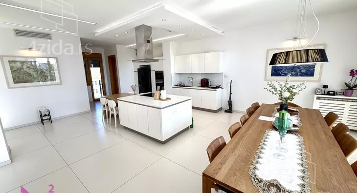 Sedmosoban stan | 4zida