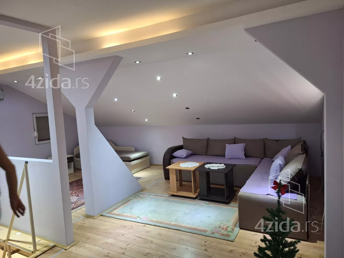 Četvoroiposoban stan | 4zida