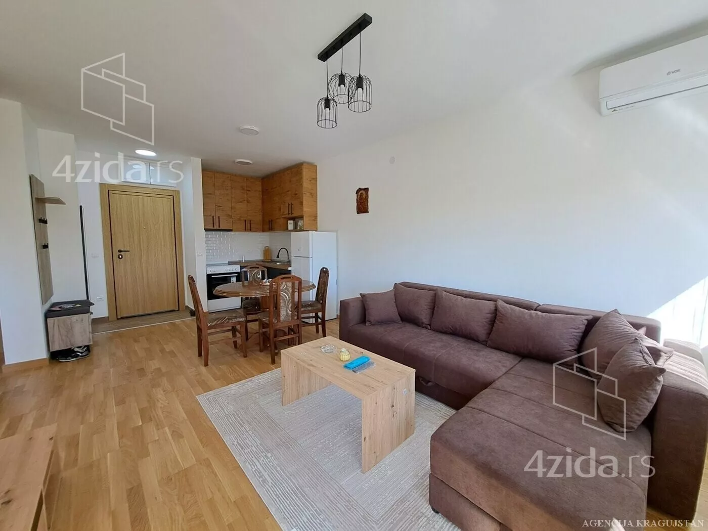 Dvoiposoban stan | 4zida