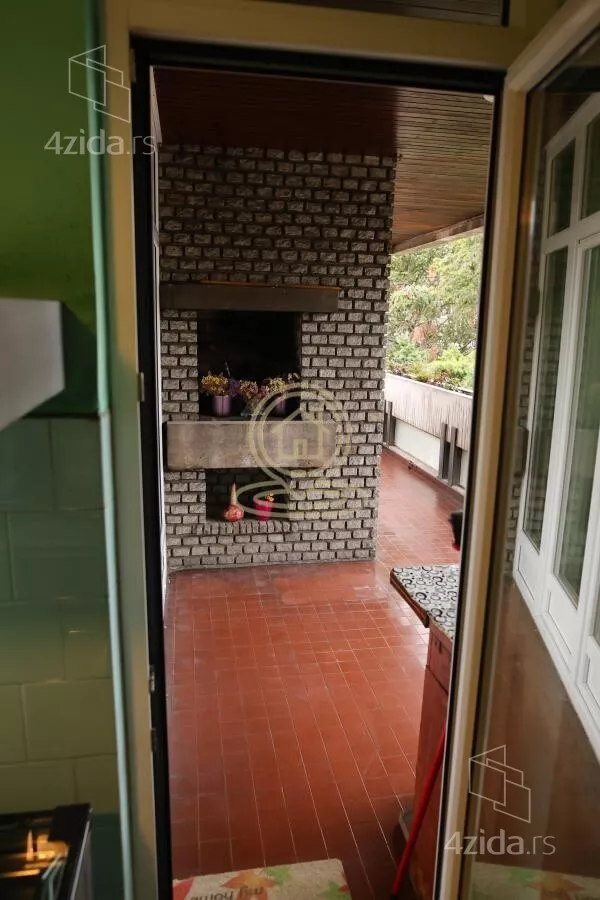 Petosoban stan | 4zida