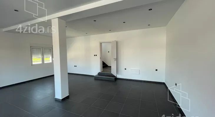 Poslovna zgrada | 4zida