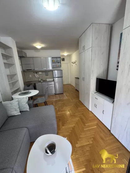 JANKA ČMELIKA | 4zida.rs