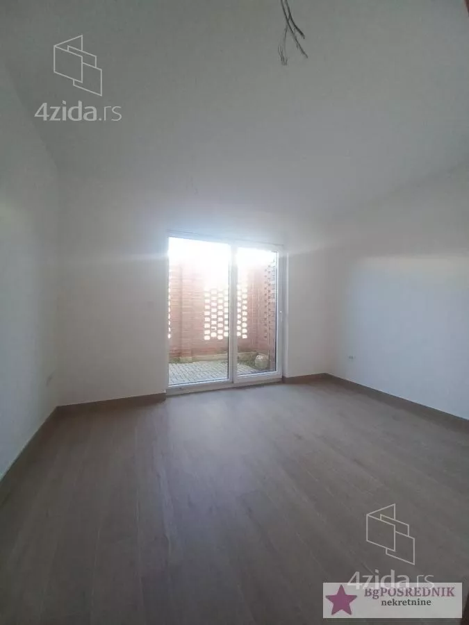 Šestosoban stan | 4zida