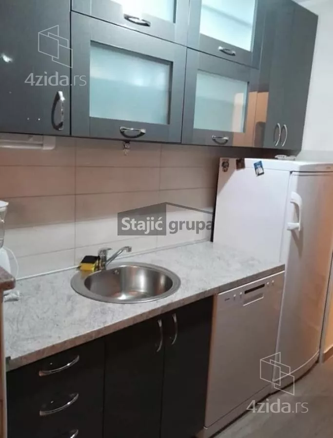 Četvoroiposoban stan | 4zida