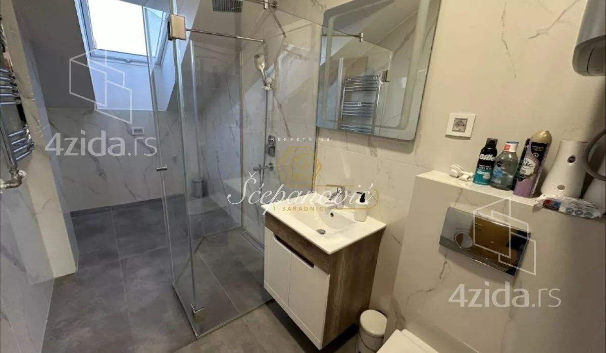 Petosoban stan | 4zida