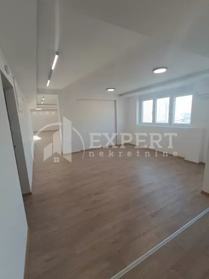 Nade Tomić | 4zida.rs