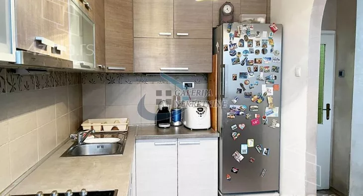 Šestosoban stan | 4zida