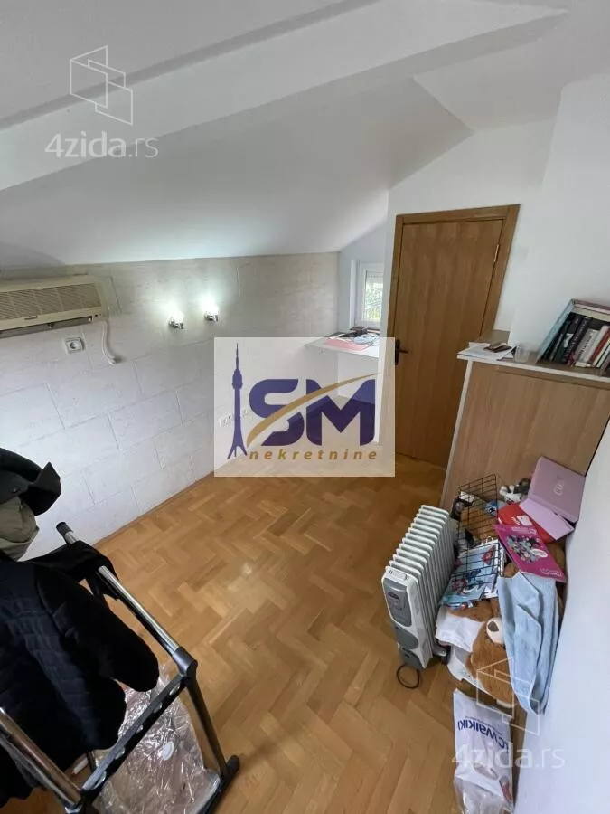 Šestosoban stan | 4zida