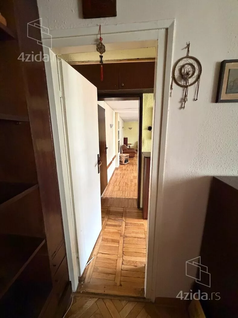 Četvoroiposoban stan | 4zida