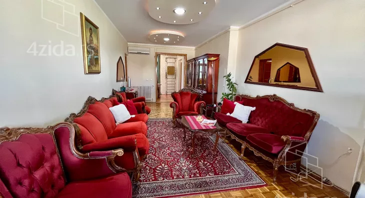 Šestoiposoban stan | 4zida