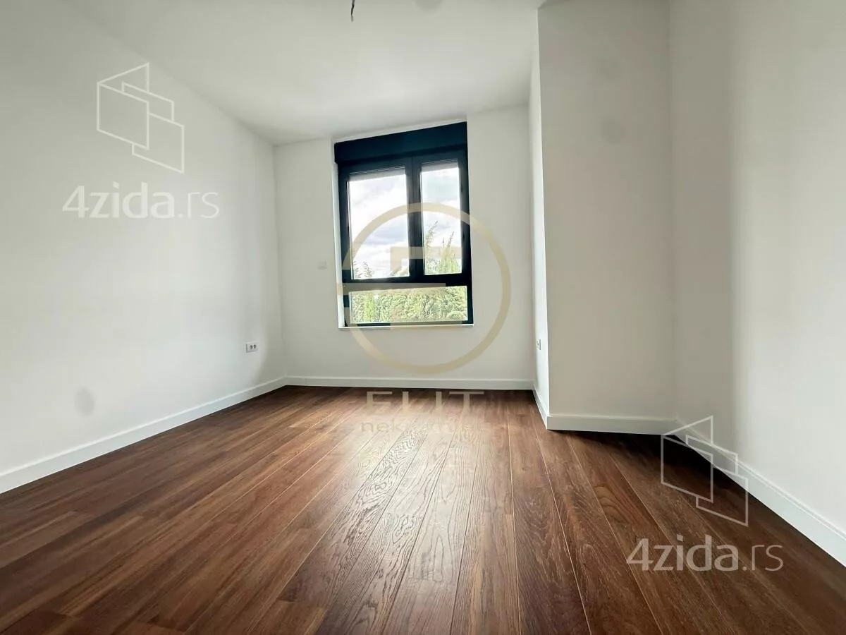 Šestosoban stan | 4zida