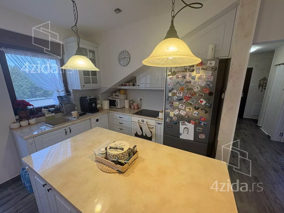 Petosoban stan | 4zida