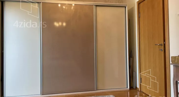 Četvoroiposoban stan | 4zida