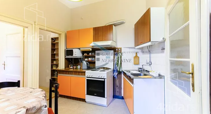 Četvoroiposoban stan | 4zida