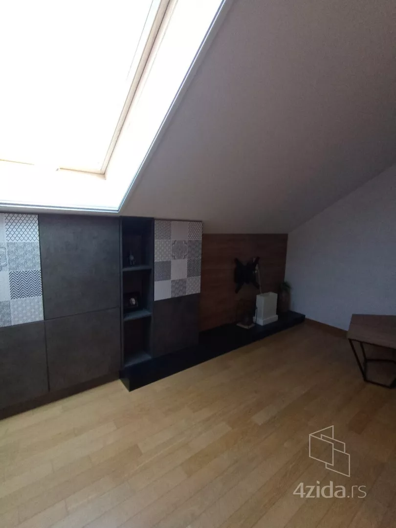 Četvoroiposoban stan | 4zida