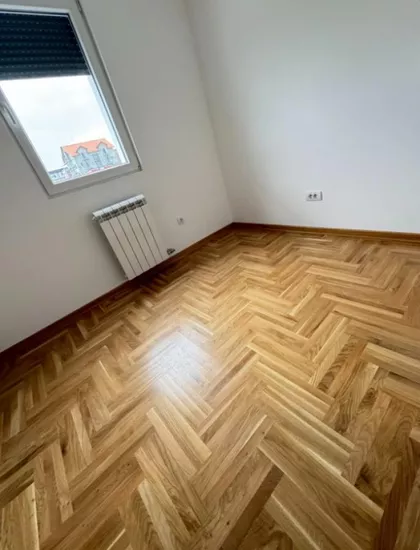 Surčin (mesto) | 4zida.rs
