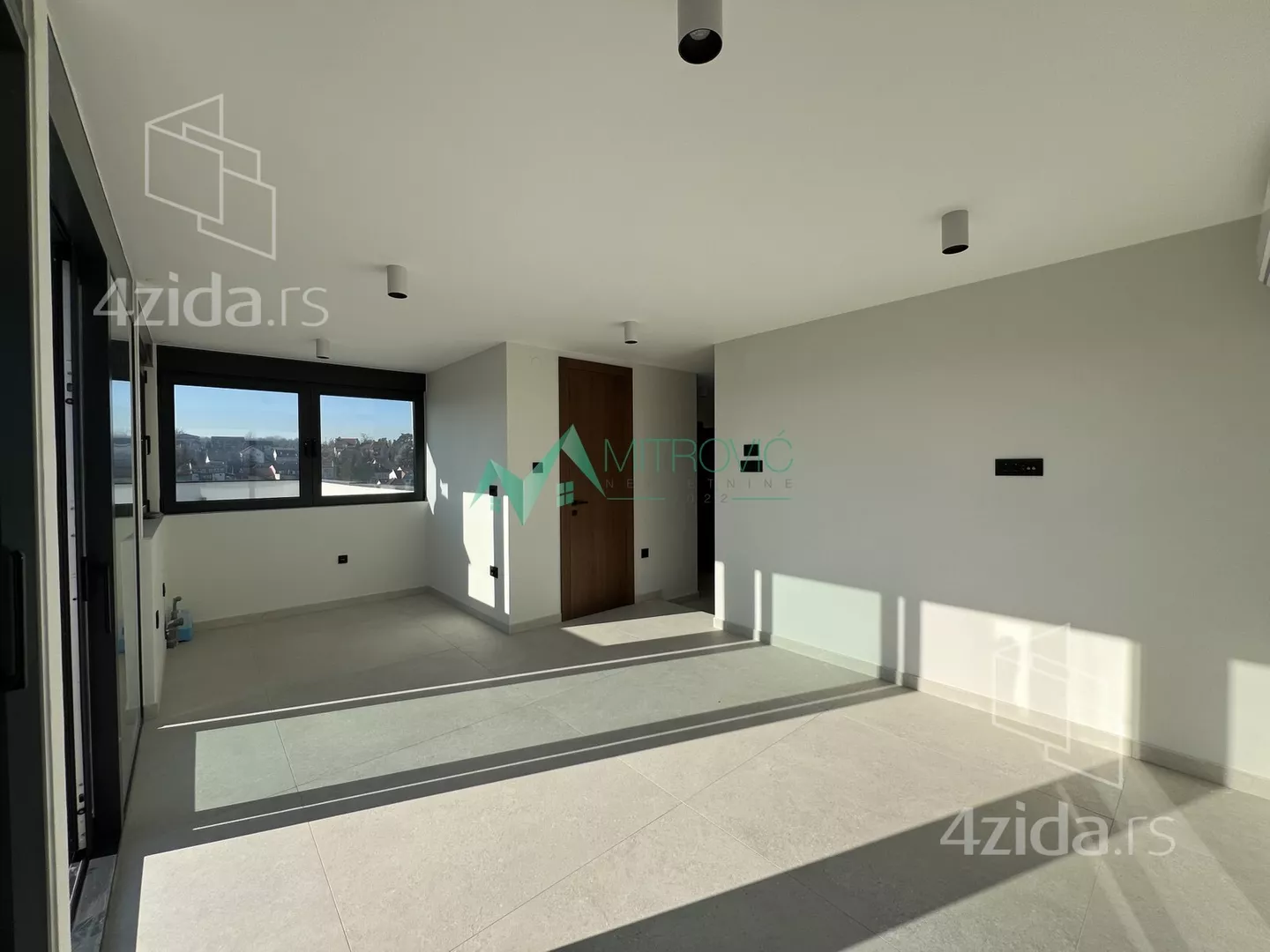 Šestosoban stan | 4zida