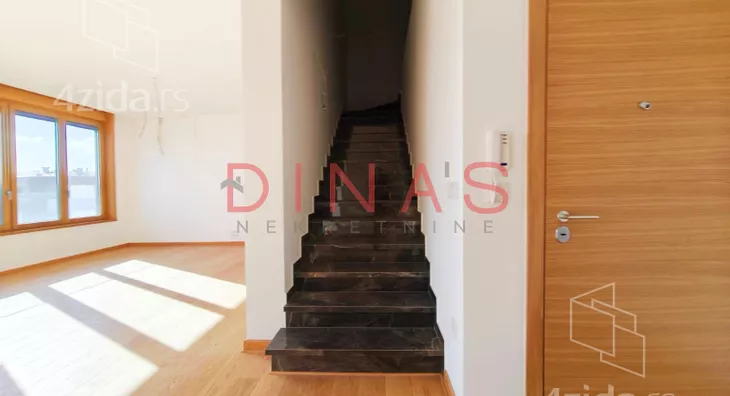 Četvoroiposoban stan | 4zida