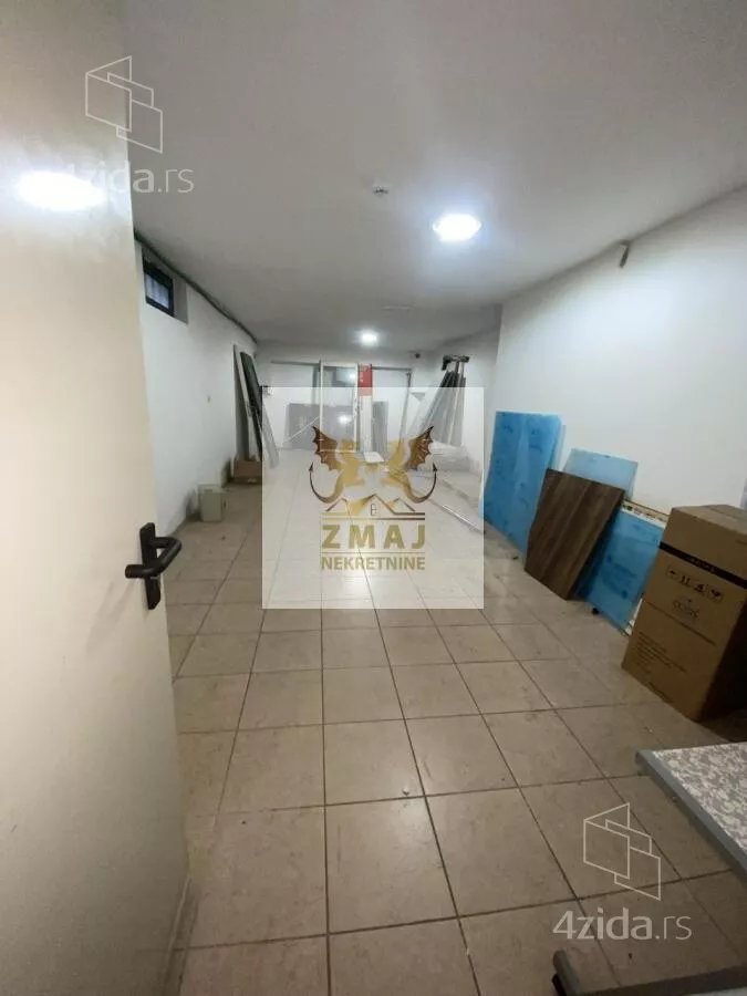 Poslovna zgrada | 4zida