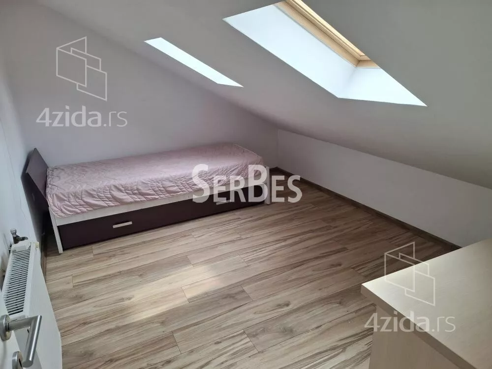 Troiposoban stan | 4zida