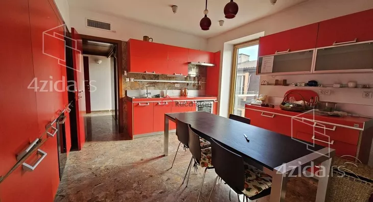 Sedmosoban stan | 4zida