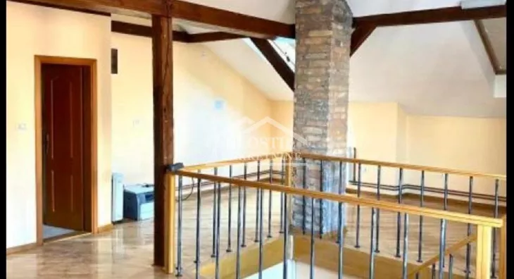 Šestoiposoban stan | 4zida