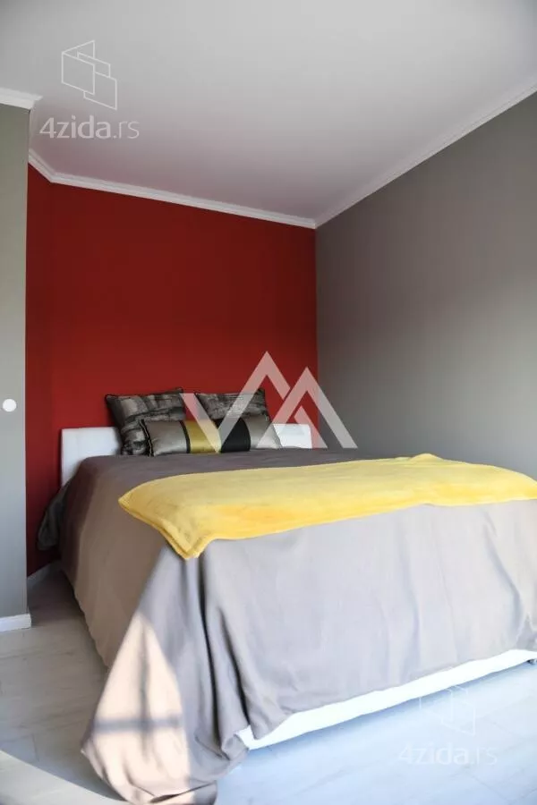 Šestosoban stan | 4zida