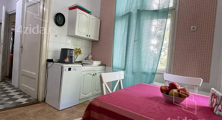 Četvoroiposoban stan | 4zida