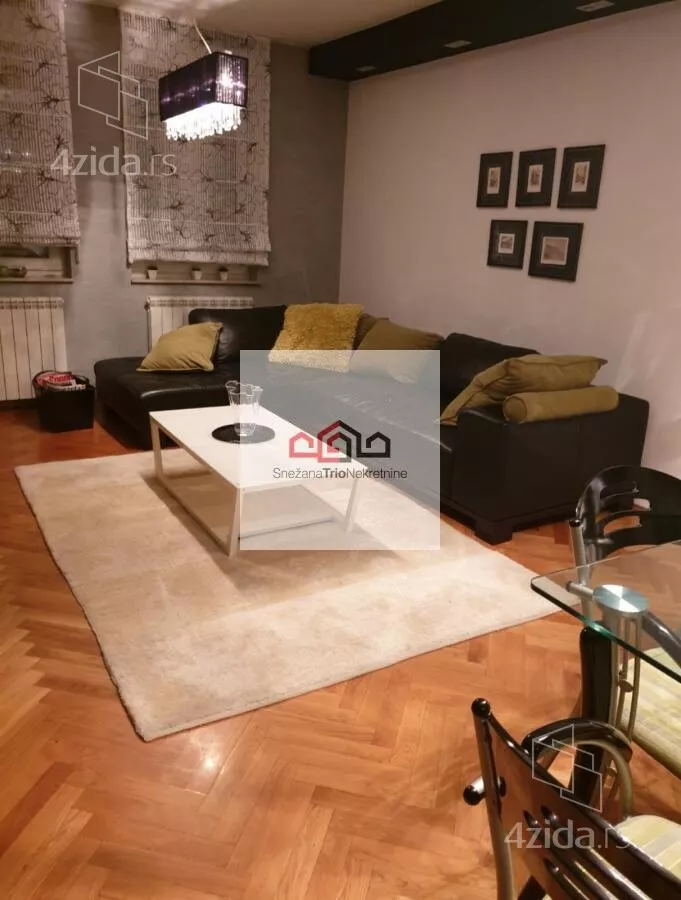 Četvoroiposoban stan | 4zida