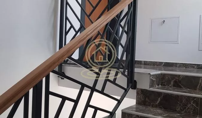 Poslovna zgrada | 4zida