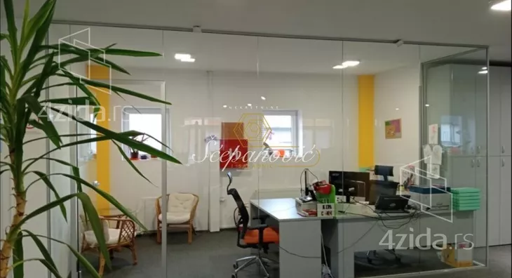 Poslovna zgrada | 4zida
