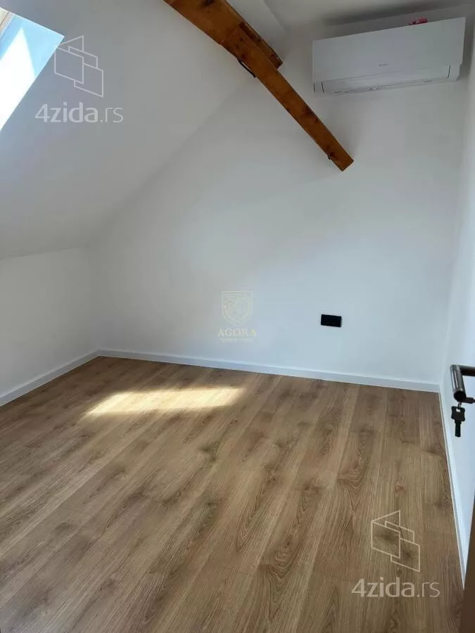 Četvoroiposoban stan | 4zida