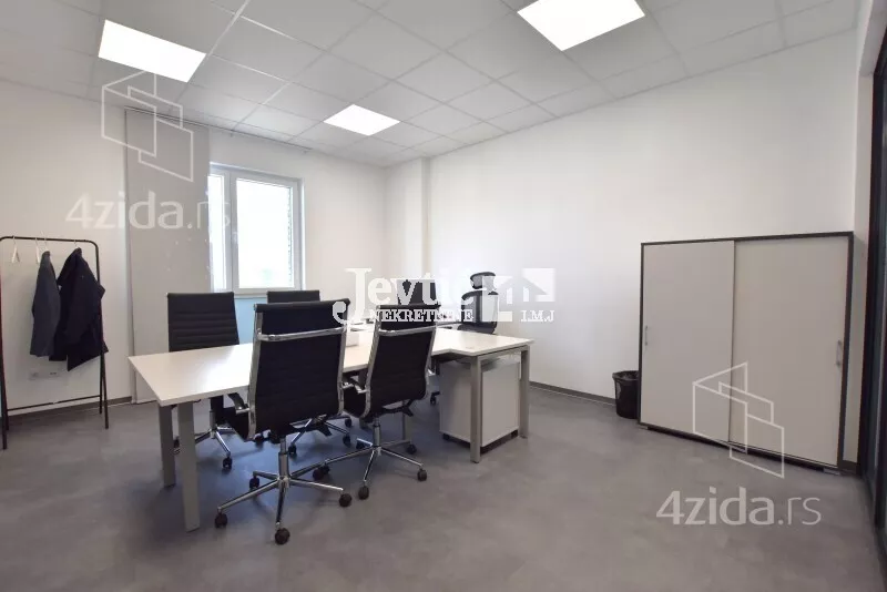 Poslovna zgrada | 4zida